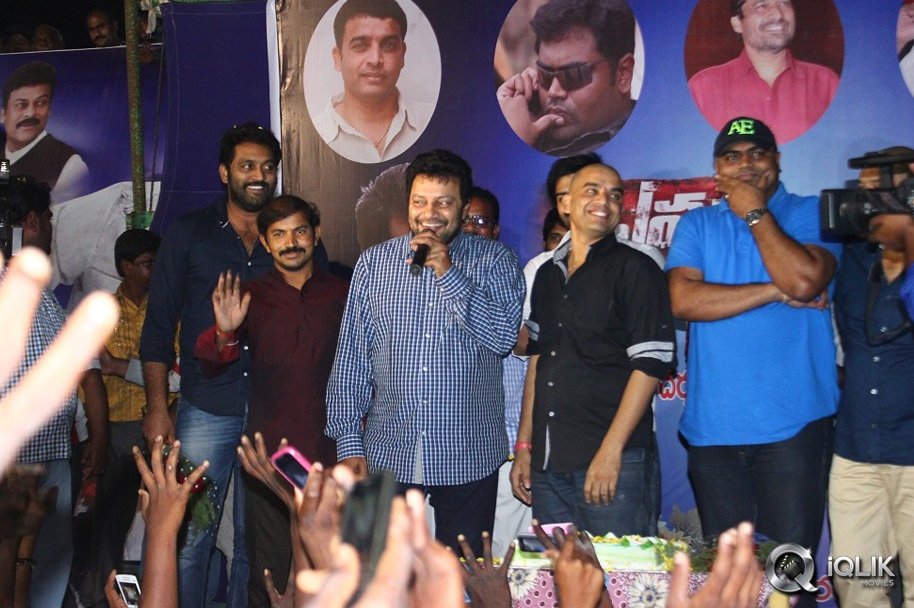 Yevadu-Movie-Success-Tour